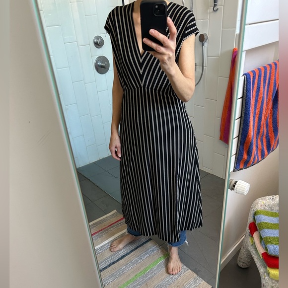 Max Mara Vada Black Striped Jersey V-neck  Cap-sleeve Waisted Midi Dress - Picture 4 of 8